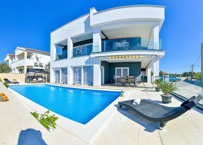 Apartments Sunny By The Sea