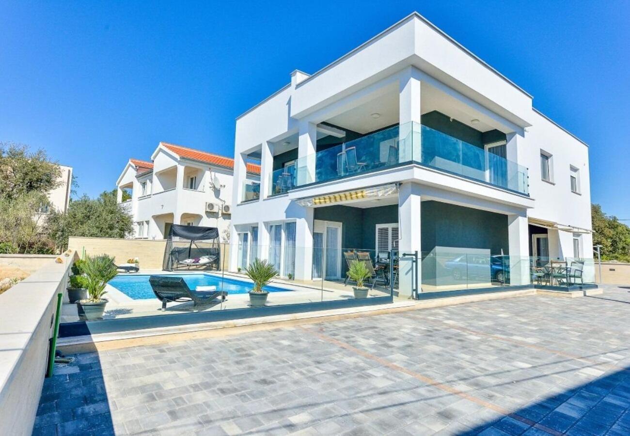 Sunny By The Sea Apartment