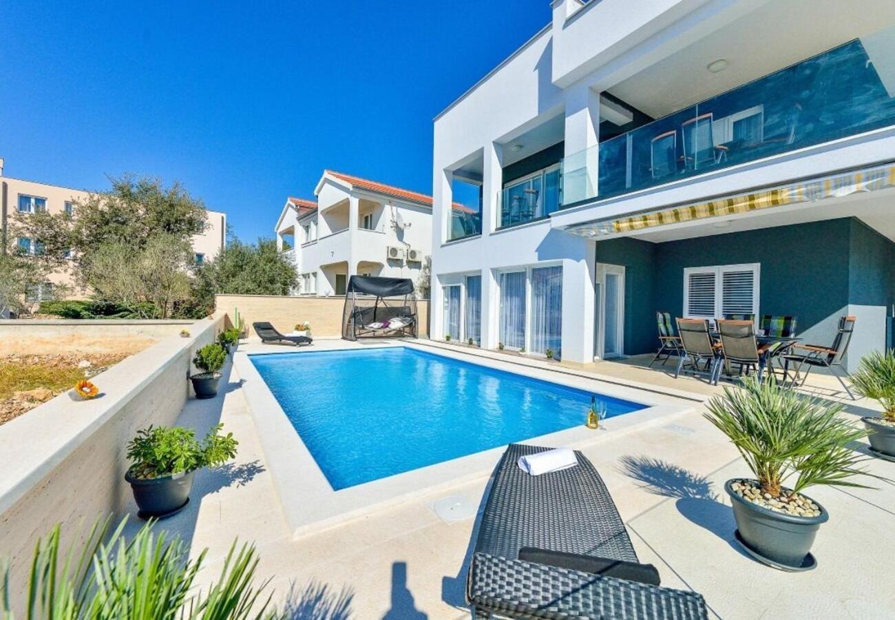 Sunny By The Sea Apartment