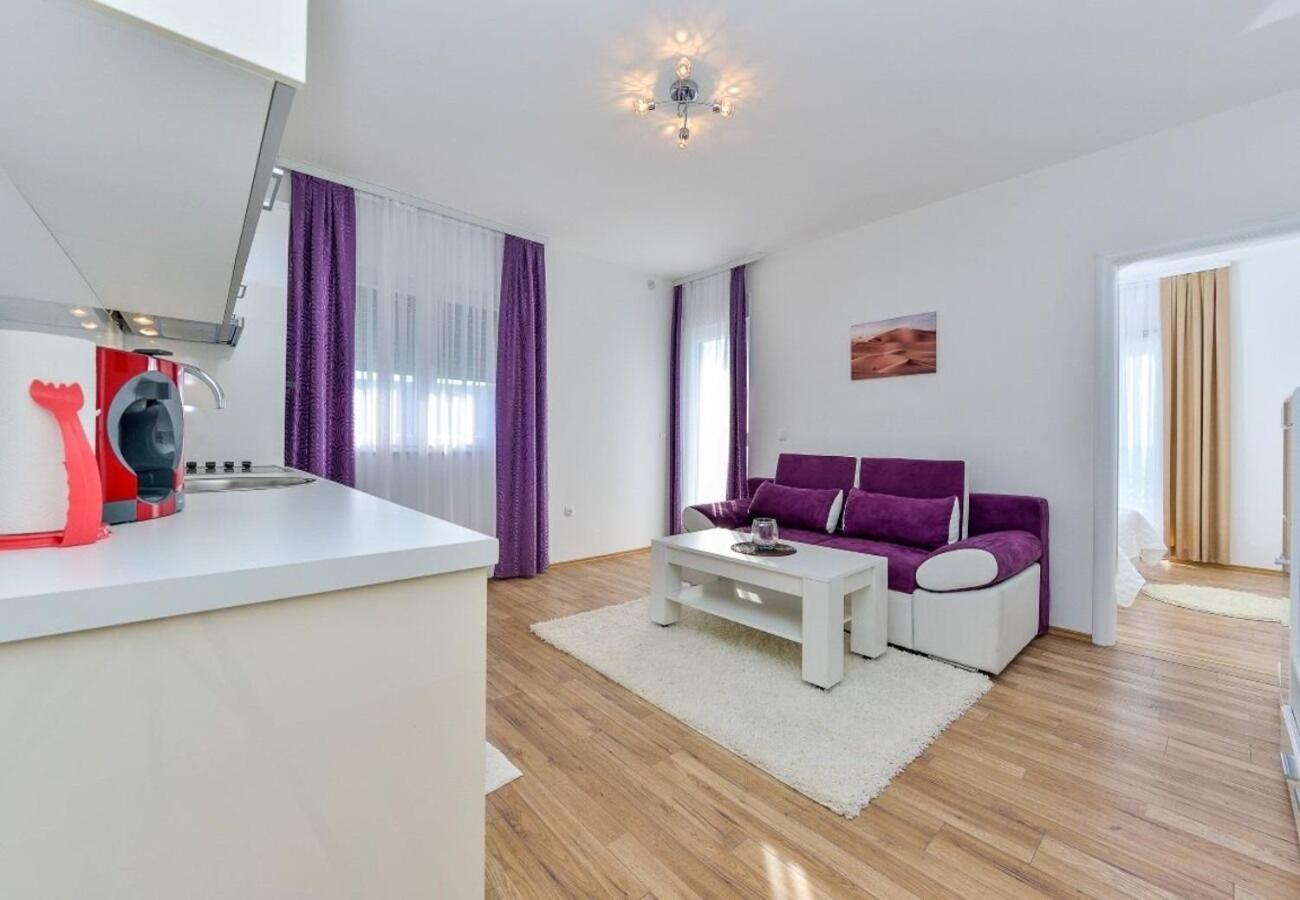 Sunny By The Sea Apartment