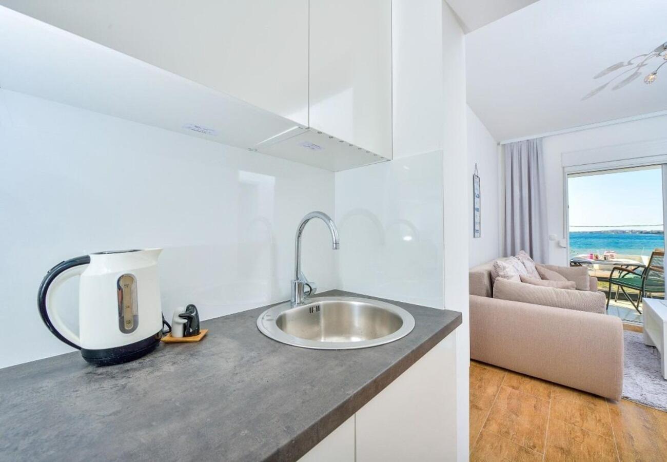 Apartment Sunny By The Sea *