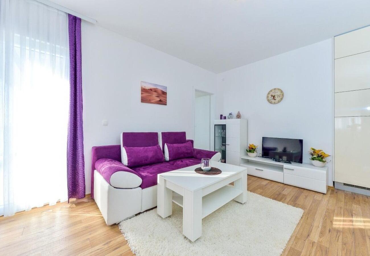 Sunny By The Sea Apartment
