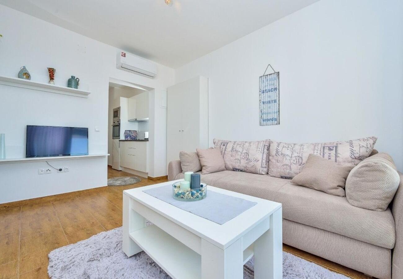 Sunny By The Sea Apartment Zaton (Zadar)