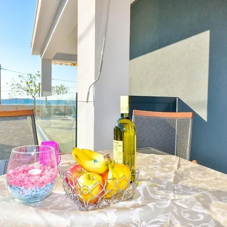 Apartments Sunny By The Sea Zaton  Exterior photo