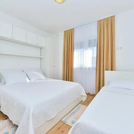 Apartments Sunny By The Sea Zaton  Exterior photo